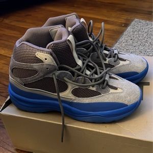 Men Yeezy DST Boots blue bottom size 12